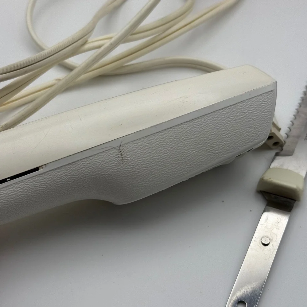 Black & Decker Electric Slicing Knife EK15D Vintage White Power Handle 2 Blades